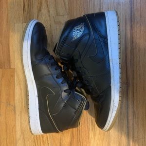 Jordan 1 mid